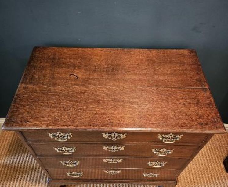 Small George III Oak Chest of Drawers - Image 3