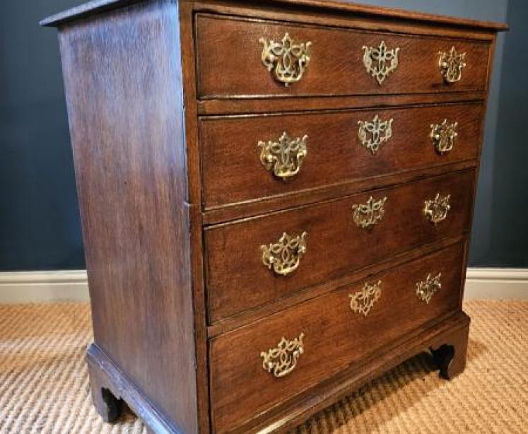 Small George III Oak Chest of Drawers - Image 6