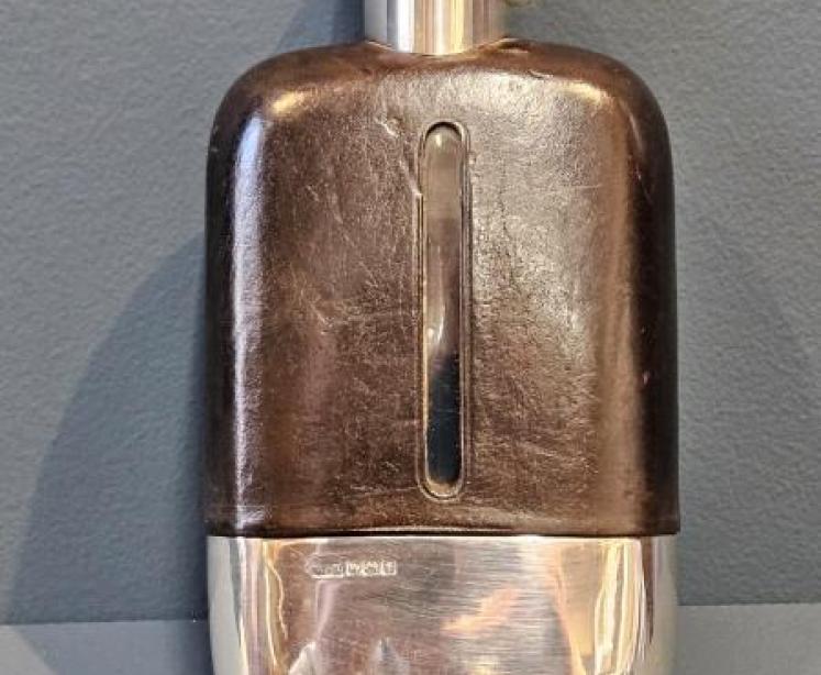 Walker & Hall 1/2 Pint Silver Hip Flask - Image 1