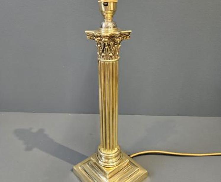 Edwardian Brass Corinthian Column Table Lamp - Image 1