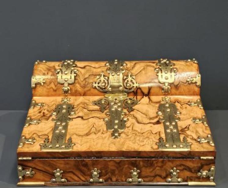 Outstanding Quality Victorian Walnut Writing Box - Image 2