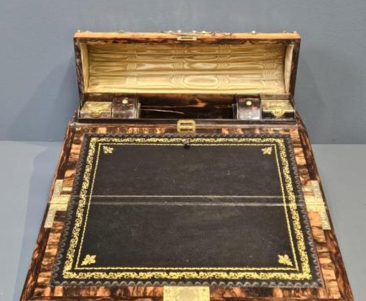 Outstanding Quality Victorian Walnut Writing Box - Image 3