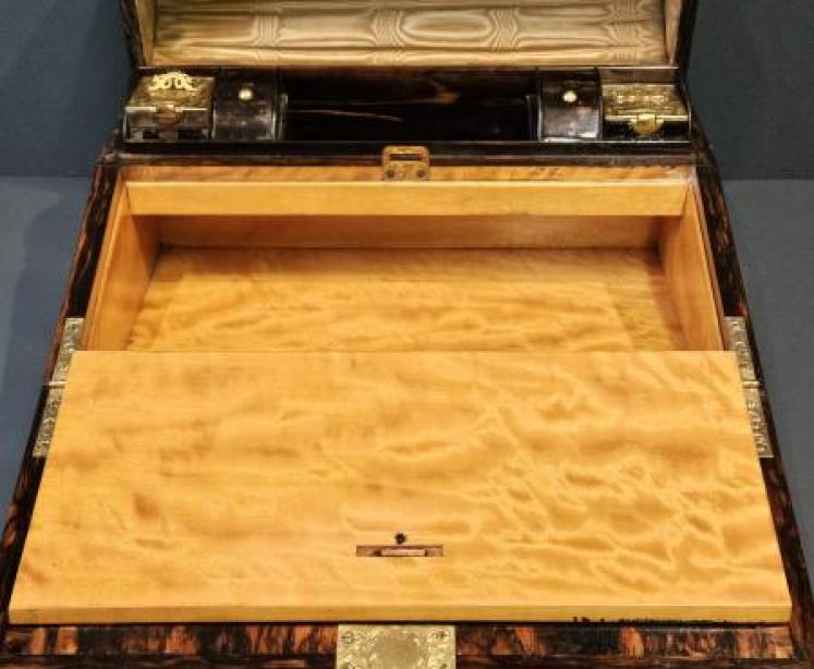 Outstanding Quality Victorian Walnut Writing Box - Image 6