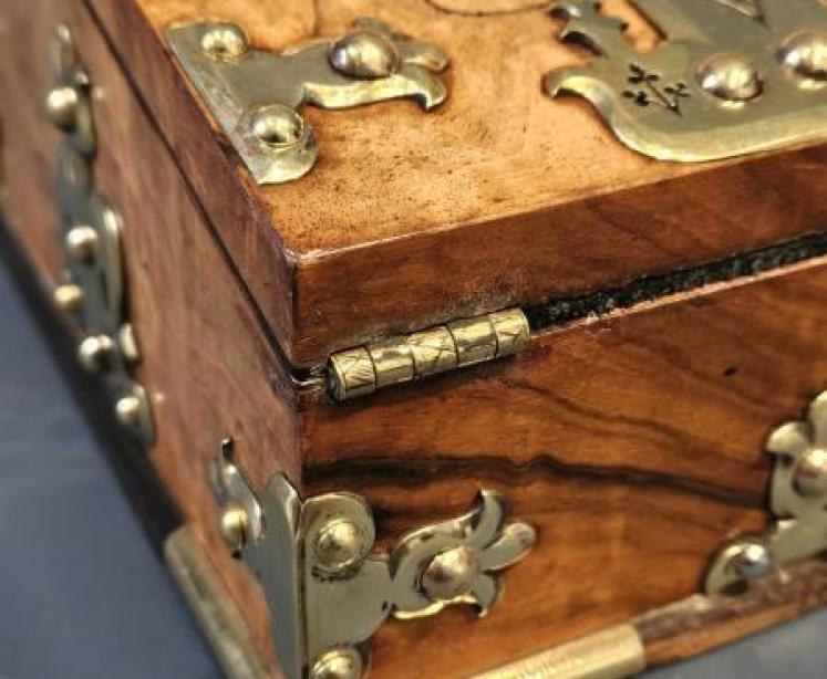 Outstanding Quality Victorian Walnut Writing Box - Image 7