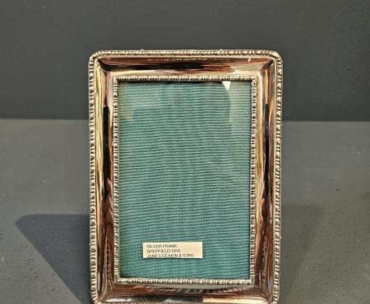 George V Silver Beaded Border Photo Frame - Image 1