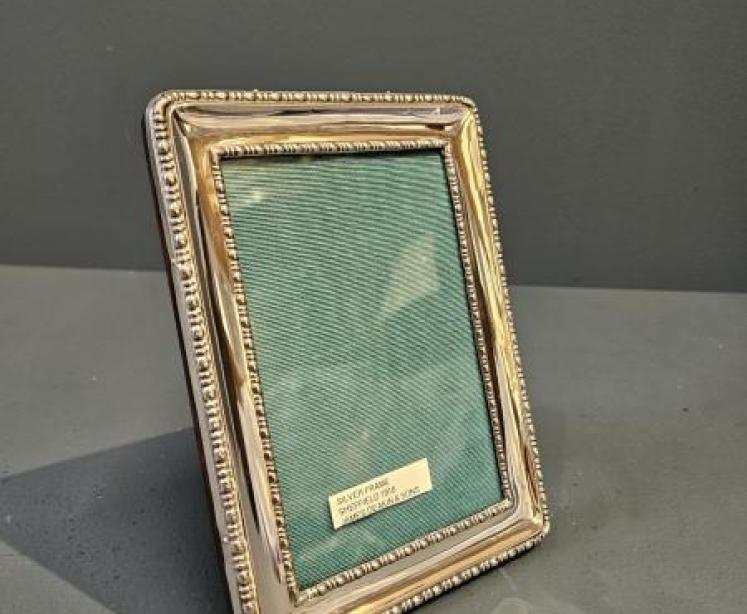 George V Silver Beaded Border Photo Frame - Image 6
