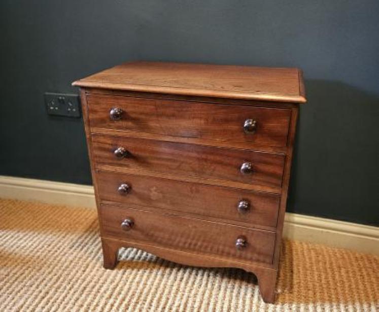 Very Small Early Victorian Mahogany Chest of Drawers - Image 5