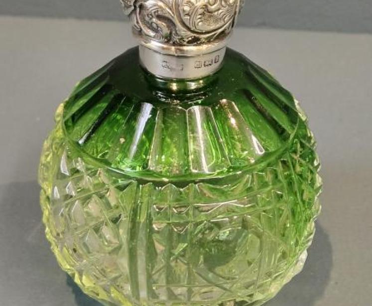 Victorian Emerald Flashed Cut Crystal Silver Topped Scent Bottle - Image 1