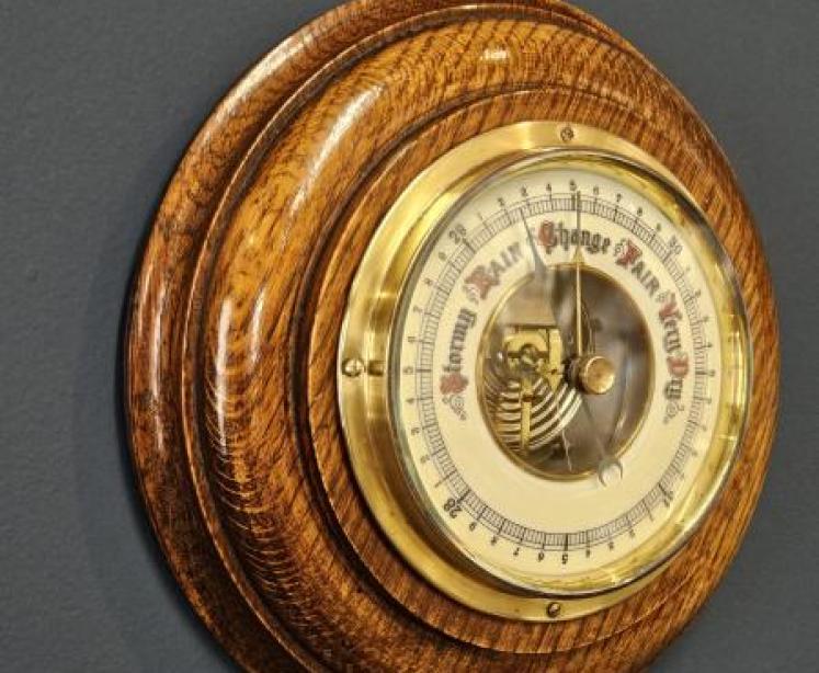 Small Late Victorian Turned Oak Barometer - Image 2
