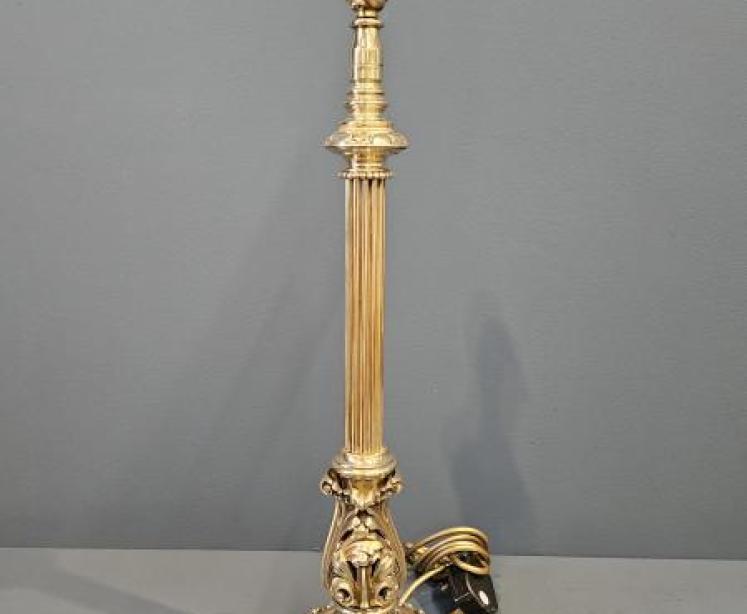 Superb Quality Victorian Cast Brass Table Lamp - Image 1