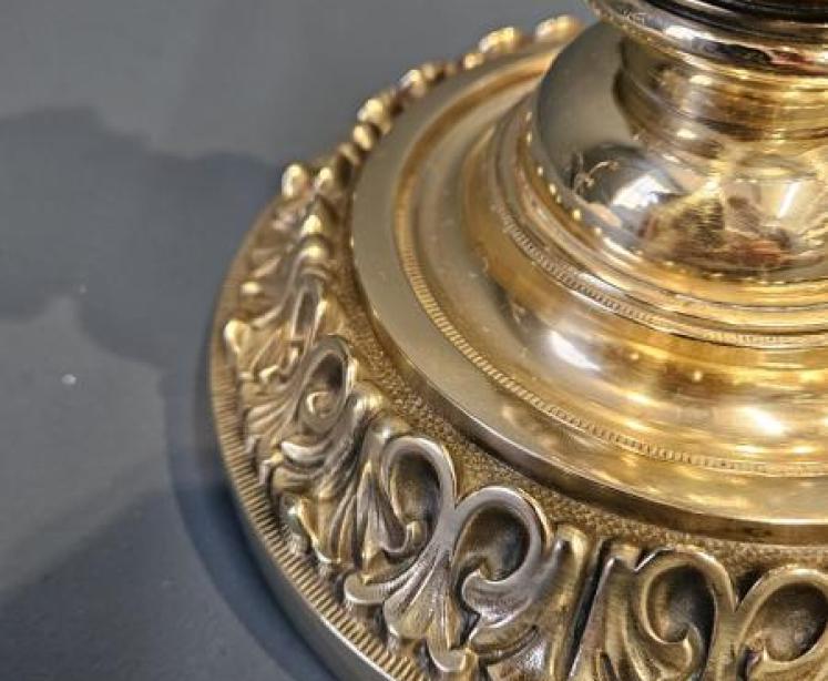 Superb Quality Victorian Cast Brass Table Lamp - Image 4