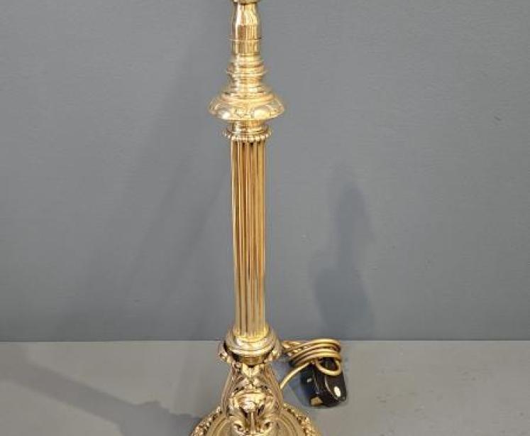 Superb Quality Victorian Cast Brass Table Lamp - Image 5