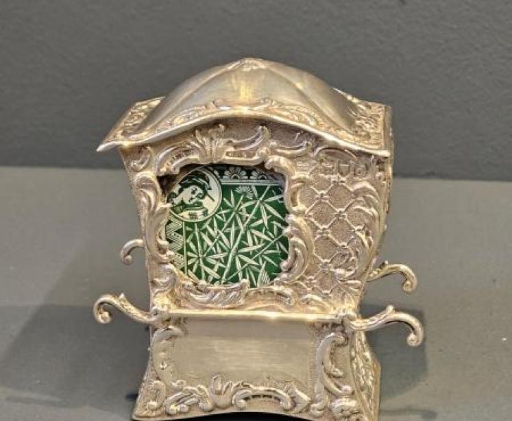 Unusual Victorian Silver Sedan Chair Card Case - Image 2