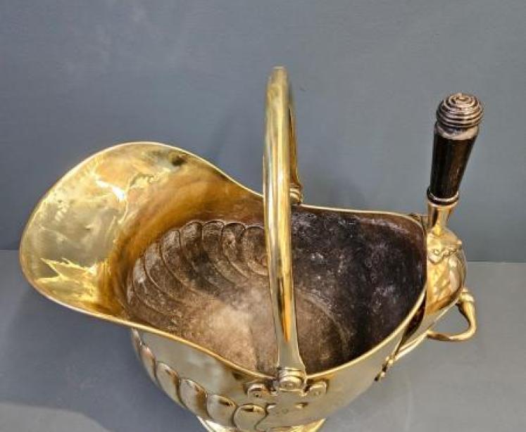 Victorian Brass Coal Scuttle and Shovel  - Image 7