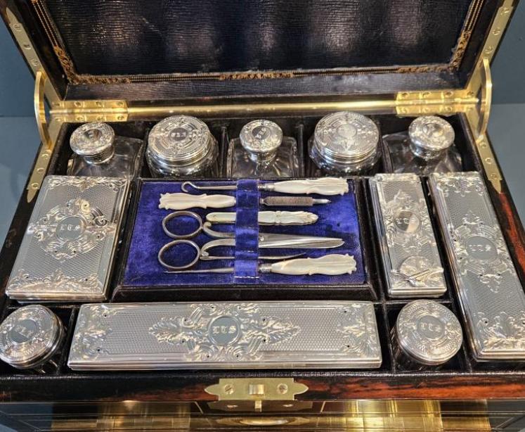 Superb Early Victorian Coromandel and Silver Travel Box - Image 2