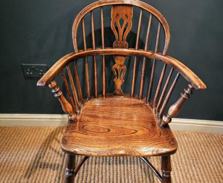 Yew Wood Low Back Windsor Chair  - Image 3