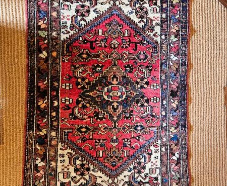 Superb Persian Pure Wool Rug  - Image 1