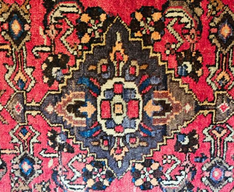 Superb Persian Pure Wool Rug  - Image 3