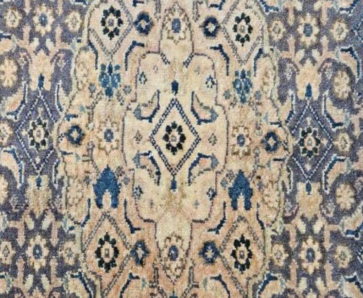 Fine Quality Small Persian Pure Wool Rug  - Image 3