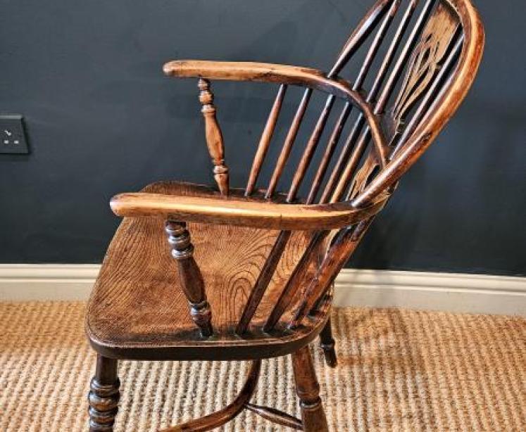 George III Yew Wood Windsor Chair  - Image 3