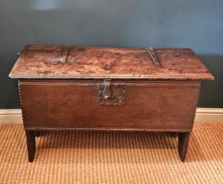 Wonderful 16th Century Oak Coffer - Image 1
