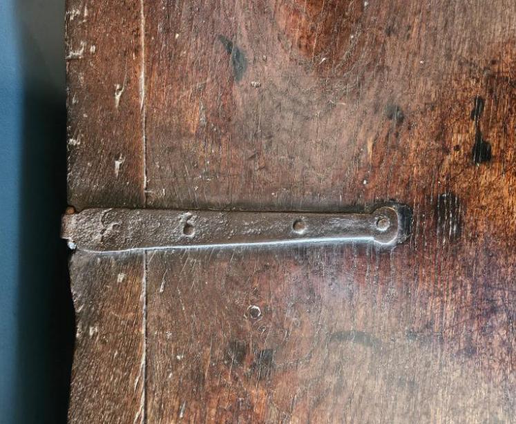 Wonderful 16th Century Oak Coffer - Image 2