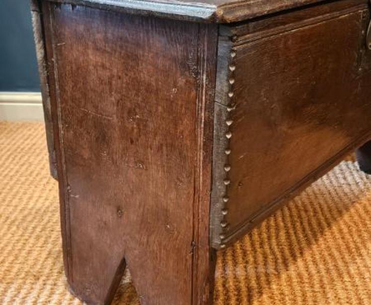 Wonderful 16th Century Oak Coffer - Image 4