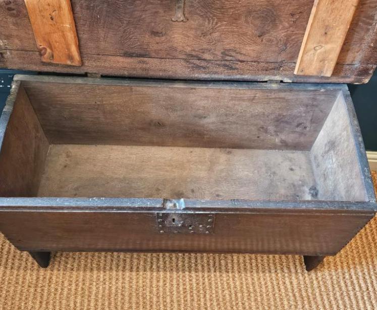 Wonderful 16th Century Oak Coffer - Image 5