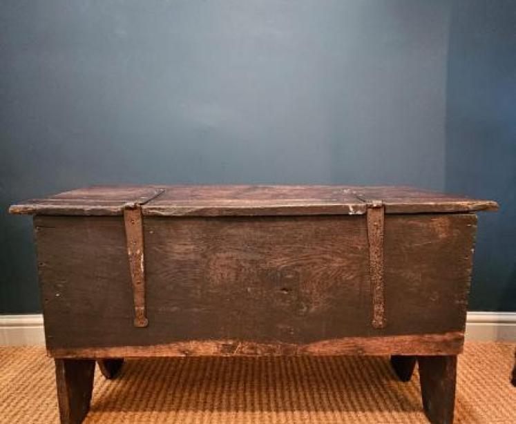 Wonderful 16th Century Oak Coffer - Image 6
