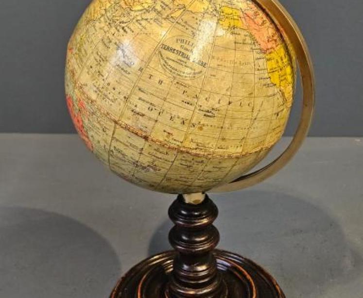 1930's 6" Philips Globe - Image 2