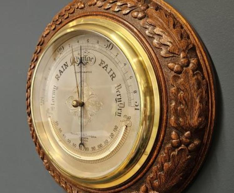 Negretti & Zambra 14" Oak Leaf Border Barometer - Image 2