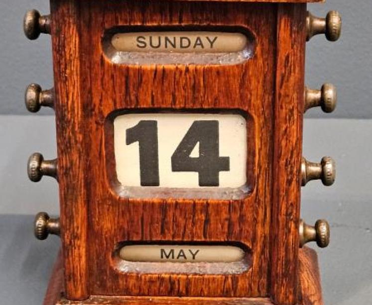 Small Edwardian Oak Perpetual Desk Calendar - Image 1