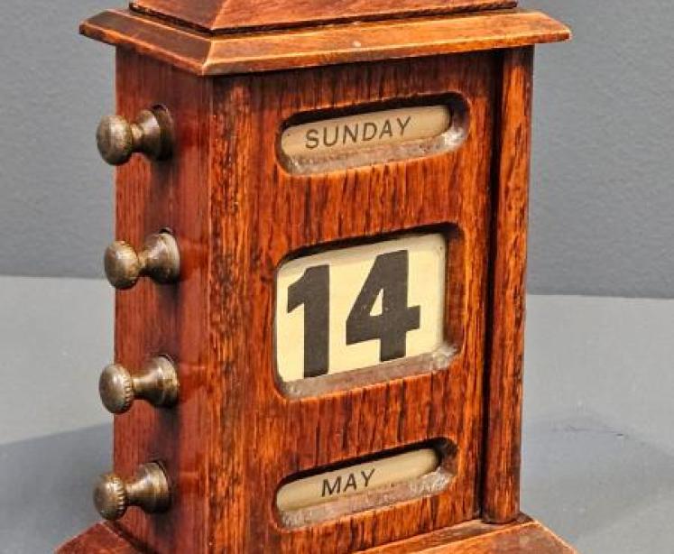 Small Edwardian Oak Perpetual Desk Calendar - Image 2