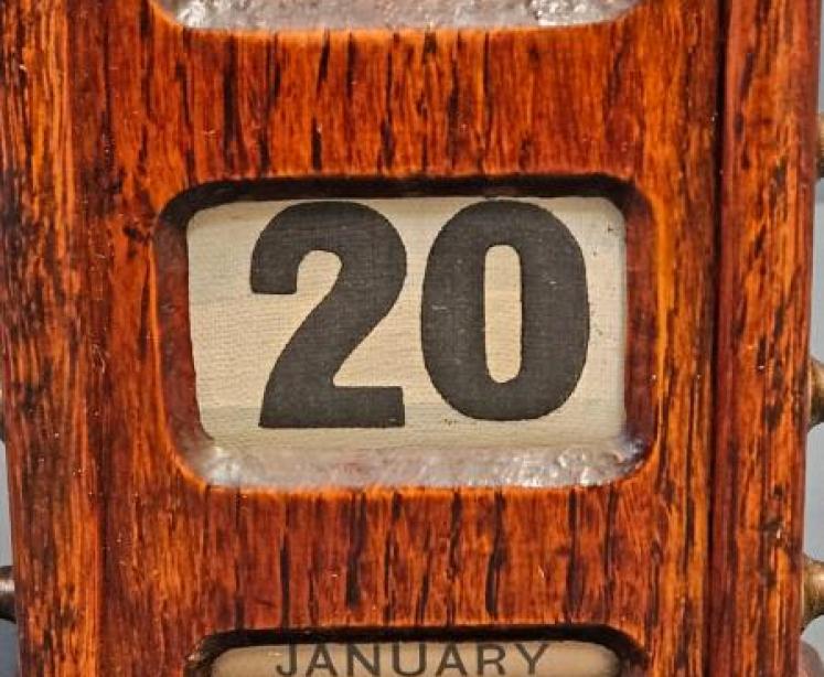 Small Edwardian Oak Perpetual Desk Calendar - Image 4