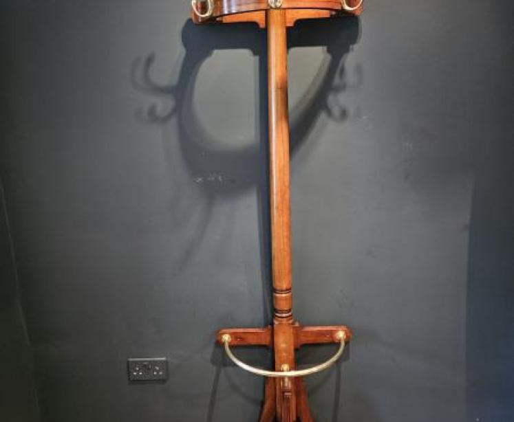 Superb Walnut Hall Stand in the Manner of Shoolbred - Image 1