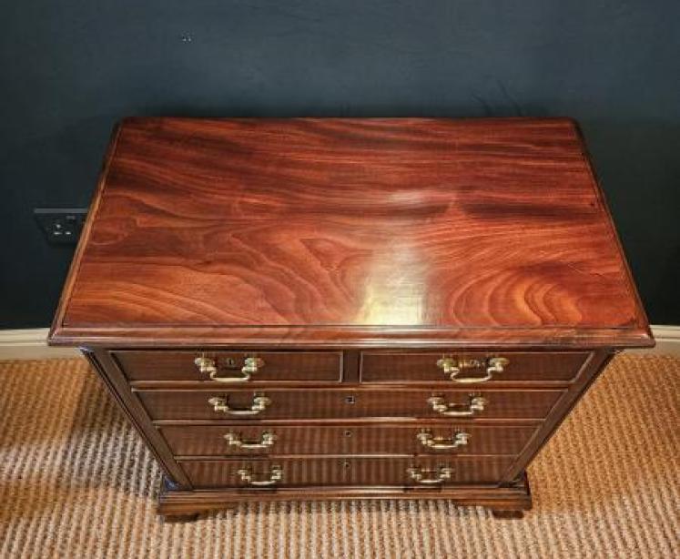 Small George III Figured Mahogany Chest of Drawers - Image 3