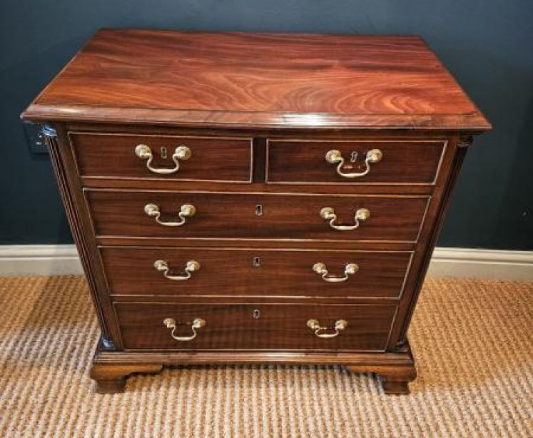 Small George III Figured Mahogany Chest of Drawers - Image 4