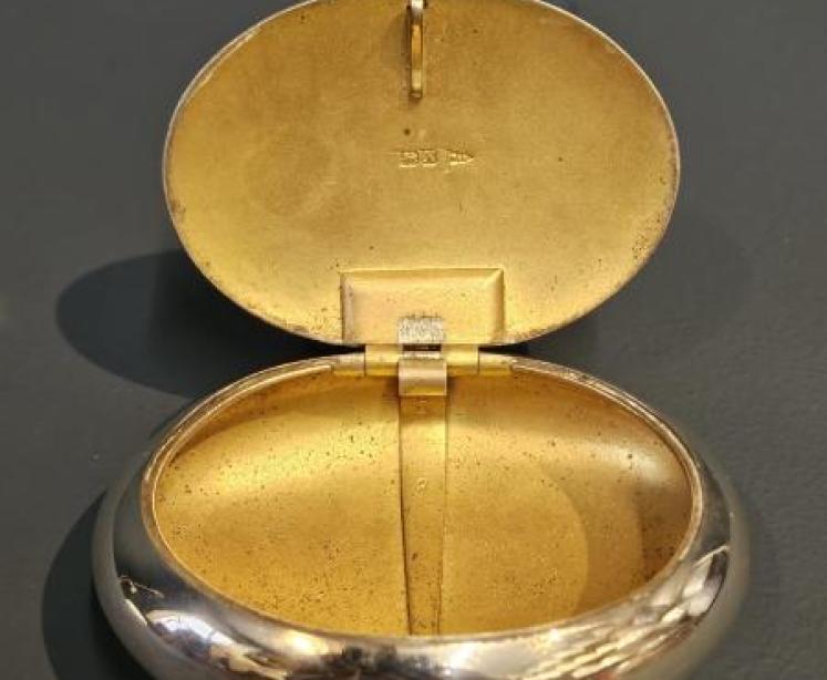 Chester Silver Squeeze Tobacco Pebble - Image 4