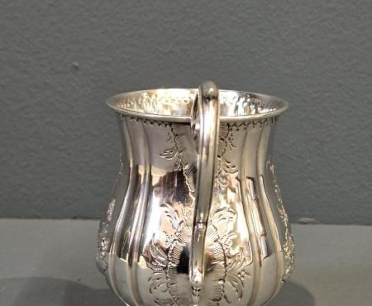 Mid Victorian Embossed & Engraved Silver Mug - Image 3