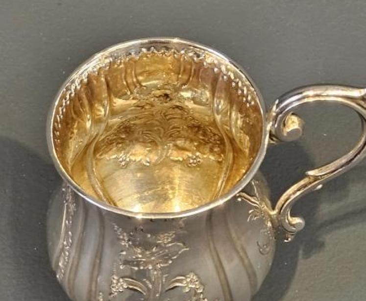 Mid Victorian Embossed & Engraved Silver Mug - Image 7