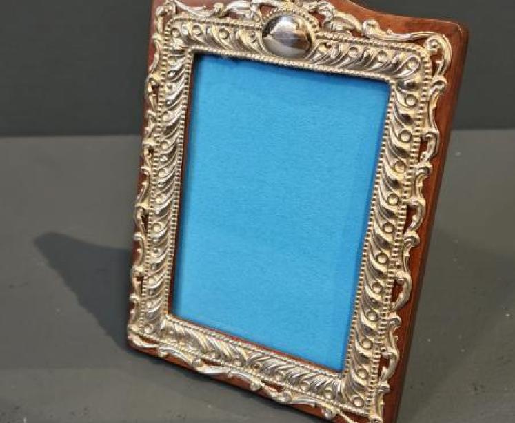 Edwardian Embossed Silver Photo Frame - Image 3