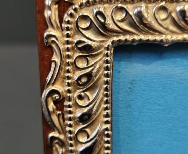 Edwardian Embossed Silver Photo Frame - Image 4