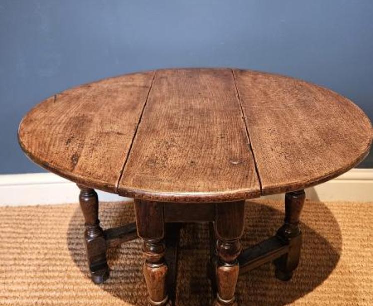Period Oak Style Drop Leaf Low Occasional Table - Image 2