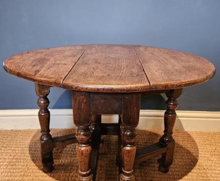 Period Oak Style Drop Leaf Low Occasional Table - Image 3