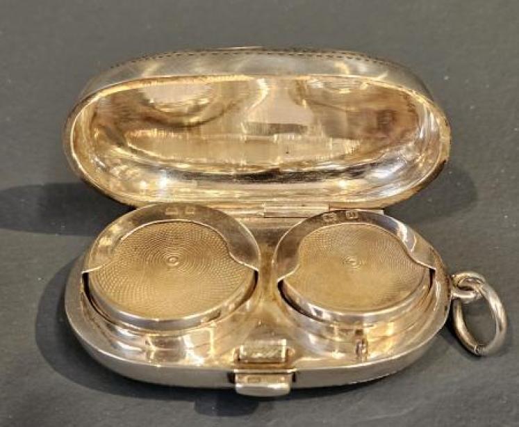 George V Engraved Silver Double Sovereign Case - Image 1