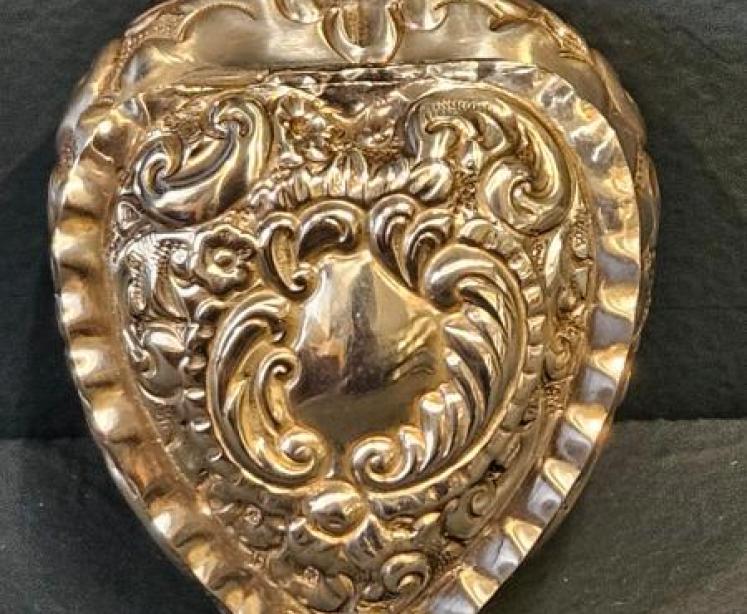 Small Victorian Heart Shaped Silver Ring Box - Image 1