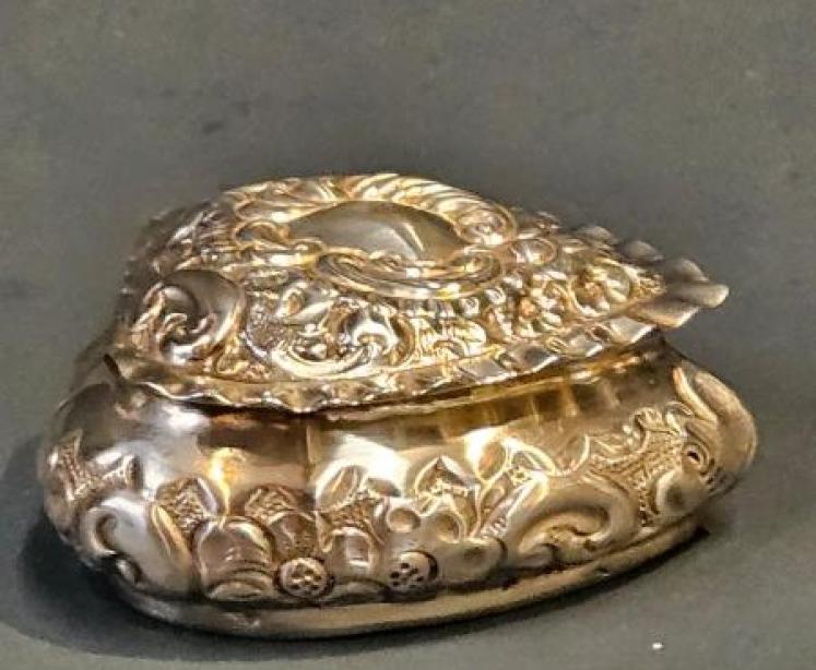 Small Victorian Heart Shaped Silver Ring Box - Image 2