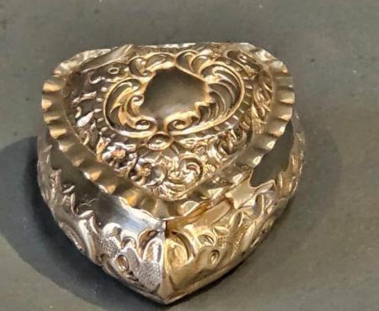 Small Victorian Heart Shaped Silver Ring Box - Image 3