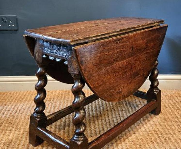 George I Oak Drop Leaf Occasional Table - Image 1