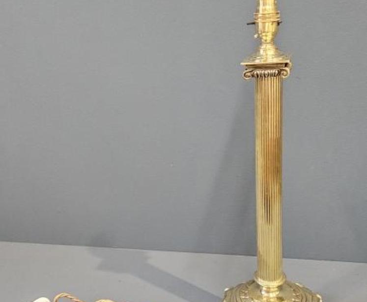 Edwardian Reeded Column Doric Mount Table Lamp - Image 1